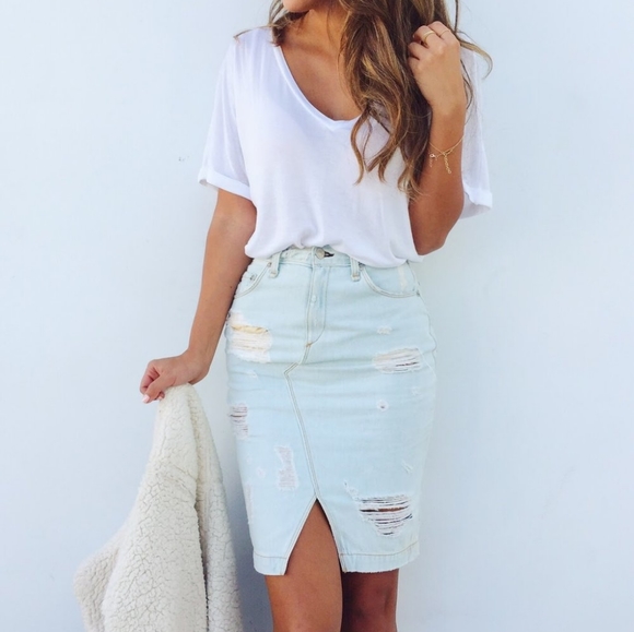 rag & bone Dresses & Skirts - Rag & Bone distressed denim pencil skirt